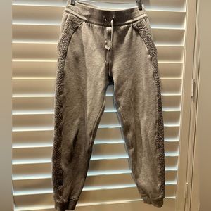 Lululemon Scuba Sherpa Striped Joggers (special edition)